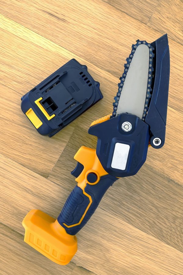 Quelles sont les meilleures tronçonneuses à batterie ?