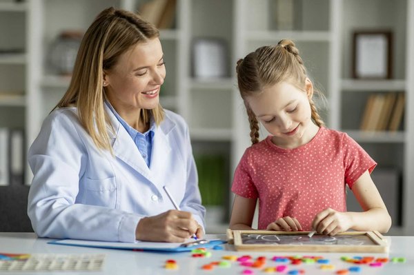 Comment gérer l'anxiété liée aux troubles de la parole avec l'aide du Centre Mosaïque ?