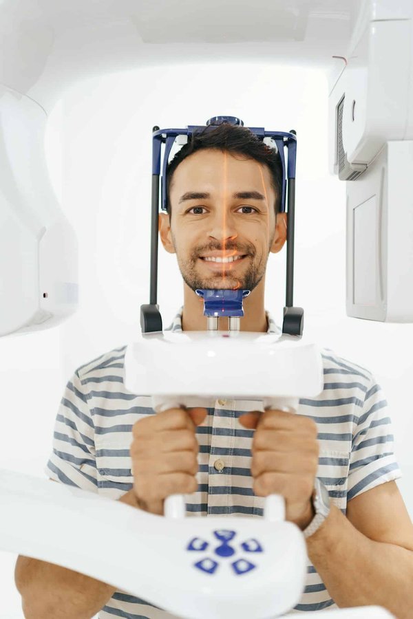 Offrez-vous des services de radiologie dentaire à Laval ?